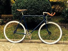 New deep learning models are introduced at an increasing rate and sometimes it's hard to keep track of all the novelties. Un Nouveau Pignon Fixe Motobcane Sauve Des Poubelles Fixie Bike Fixie Biking Diy