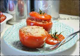 Tagliare i pomodori in tre quarti in modo da togliere il cappello, poi scavarli avendo cura di. Pomodori Ripieni Vegetariani Al Microonde Ricetta Pomodori Ripieni