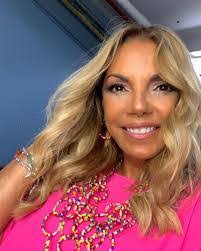 Linda Solari's Instagram, Twitter & Facebook