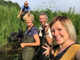 Bekende gasten stappen bij loes van der laan in de kever. Loes Van Der Laan On Twitter Gezellig Een Middag Met Keesvanson Door Natuurgebied De Heest Zaterdag In Roegtv Op Rtvdrenthe