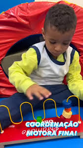 O trabalho com aramado favorece a coordenação motora fina, possibilita a  percepção de formas, o trabalho com movimentos precisos e de amplitudes  variadas, levando a criança a obter domínio voluntário ...