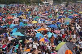 Bournemouth is the town that just keeps giving. Photos Show Bournemouth Beach Packed On Hottest Day Of The Year So Far Romsey Advertiser