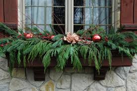 General Beautify Your Home Exterior By Applying The Flower Box Ideas Window Holiday Box I Weihnachts Pflanzen Weihnachten Im Freien Deko Girlande Weihnachten