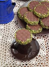 Encore Une Recette De Gateau Avec Des Biscuits Secs Chocolat Pistache Ideale Pour Une Pause Cafe Ou Un Moment Conv Ultimate Cookies Biscuits Dessert Recipes
