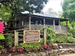 Is the parton cabin in dolly parton a replica? First Timer S Guide To Dollywood Wannado Nashville