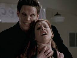 Mais les démons qui rôdent à sunnydale lui rappellent sans cesse qu'elle doit faire face à ses responsabilités de tueuse. Buffy The Vampire Slayer Is Buffy The Vampire Slayer On Netflix Flixlist