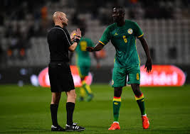Diego carlos » vereinsspiele für sevilla fc, fc nantes, gd estoril, fc porto b / primera división, champions league, uefa super cup, europa league, copa del rey, ligue 1, coupe de france. 90plus Nach Tritt Gegen Spieler Schiedsrichter Chapron Suspendiert 90plus