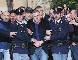 Michele zagaria, alleged head of the casalesi clan of the camorra, a web of criminal police said there were five metres of reinforced concrete between zagaria's bunker and the floor of the house in. Il Capo Dei Casalesi Michele Zagaria Dice Di Essere Stressato Per Le Continue Richieste Di Cronache