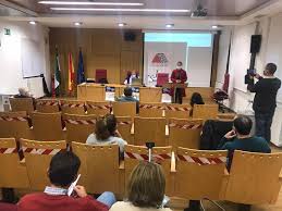 La esclerosis múltiple afecta principalmente a personas jóvenes, en las que puede producir discapacidad en el largo plazo. Especialistas Y Pacientes Debaten Sobre La Esclerosis Multiple En Jaen Hora Jaen