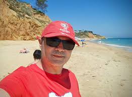 No manual dos influencers diz na pág. 12 que é preciso tirar uma foto de  biquini na praia. Fiz a parte da praia, mas optei por vos poupar à parte do  biquíni...