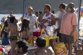 Os farofeiros #os farofeiros quatro colegas de trabalho se programam para curtir o feriado prolongado em uma casa de praia e, chegando lá para começar o destino não é búzios, mas maringuaba; Os Farofeiros Faz Piada Com Perrengues De Viagem Frustrada Entretenimento R7 Cinema E Series
