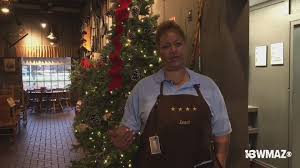 Mike garten christmas dinner is the feast everybody expects all year long. Cracker Barrel Waitress Gets 1 200 Tip As Christmas Gift From Strangers