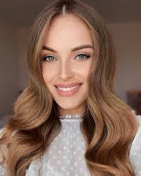 Dora Hardin's Instagram, Twitter & Facebook