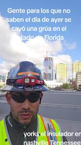 Grúa que se cayó el día de ayer en el estado de Florida dejando una persona  muerta Y 2 heridas Y un carro aplastado por tratar de ensamblar una grúa