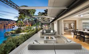 Stunning private pool built into the rock, manicured gardens, television & games room. Location Et Vente De Villas De Luxe Sur La Cote D Azur