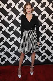 We Re Obsessed With This Retro Monochromatic Look That Allison This Is Why We Know Allison Williams Will Bring Her A Game To Peter Pan Nice Dresses Fashion Dvf Wrap Dress