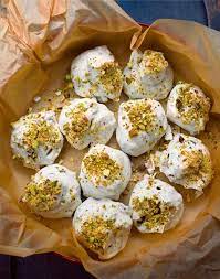Nigella Lawson Just Created An Incredible New Christmas Treat Her Ie Forgotten Cookies Recipes Nigella Lawson Recipes