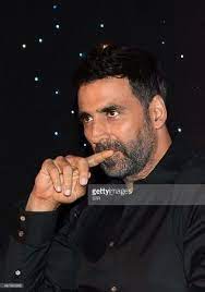 Akshay Kumar Haircut How To Achieve His Signature Look Men S Hairstyles Akshay Kumar Akshay Kumar Photoshoot Akshay Kumar Style