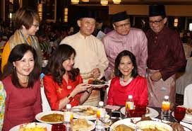 Tan sri dato' azman hashim was born in july 1939 in kuala lumpur to a family of thirteen siblings and spent his childhood in kampung baru, kuala lumpur. Ambank Group Hosts Hari Raya Open House Ambank Group Malaysia