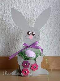Einen luftballon, kleister, zeitungspapier, backpapier oder braunes transparentpapier, tonpapier in. Basteln Mit Papier Ostern Und Fruehling Niedlicher Osterhase Mit Korb