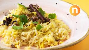 Hidangan sampingan kegemaran untuk dimakan bersama nasi minyak adalah ayam masak merah, daging lembu, kuah dhall, acar buah dan juga papadom. Nasi Minyak Southeast Asian Recipes Nyonya Cooking