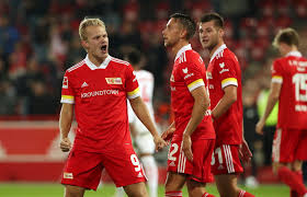 Joel pohjanpalo wil uit zijn dak gaan na het eerste doelpunt ooit van finland op een eindtoernooi, maar beseft na twee seconden wat er vanavond is gebeurd met christian eriksen. Die Erste Kruse Show Forum Das Wochenmagazin