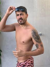 Nascido em penedo, alagoas, e com apenas 28 anos, o humorista e digital influencer carlinhos maia é a segunda pessoa mais vista. Carlinhos Maia Oi Minhas Vidas Facebook