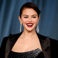 Selena Gomez's Marquise Engagement Ring Has a High Value