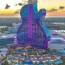 Porque el edificio, como casi todos en miami, estaba habitado por un vecindario multicultural. Asi Fue La Inauguracion Del Seminole Hard Rock En Florida El Unico Hotel Con Forma De Guitarra Miami Mundo