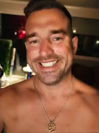 Andrew Cowles's Instagram, Twitter & Facebook