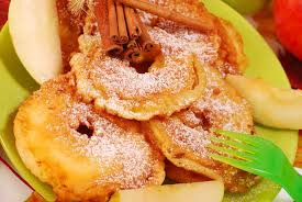 Separate i tuorli dagli albumi; Ricetta Frittelle Di Bucce Di Mela Non Sprecare