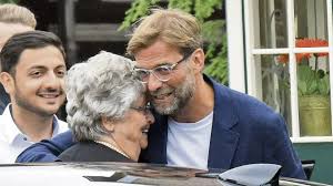 Matze knop als kloppo bei der meisterfeier von borussia dortmund. Kloppo