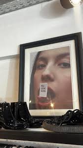 Todavía no nos conoces?? 🫵🏻🗣️ No solo tenemos los mejores precios sino  que además todos los días entran cositas lindas! También podes encontrar  looks para todos los días o prendas súper originales