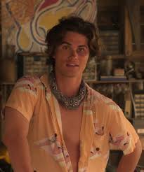 Like most movies and tv shows set in high school, the cast of the netflix series outer banks is older than their onscreen counterparts. Outer Banks Stars Reveal Funny Season Finale Plot Hole
