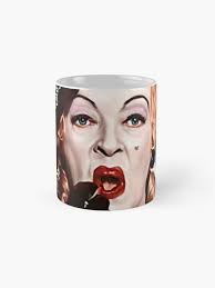 Mug à café for Sale avec l'œuvre « Bébé Jane Hudson » de l'artiste  IndecentDesigns