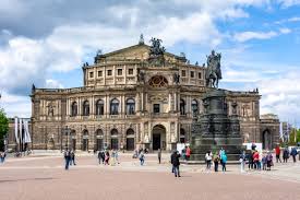 Hier die top sehenswürdigkeiten dresden du kannst natürlich alle sehenswürdigkeiten in dresden zu fuß besuchen, aber wenn du es einmal gemütlicher haben möchtest, dann lass dich. Die Schonsten Sehenswurdigkeiten In Der Dresdner Altstadt Ostsachsen De