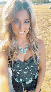 Ashlee Torres's Instagram, Twitter & Facebook