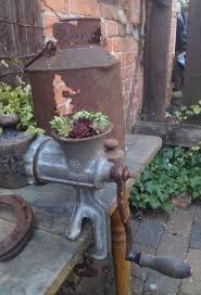Fleischwolf Gusseisen Rost Patina Vintage Brocante Landhaus Garten Deko Meat And Vegetable Mincer Cast Iron Garden Decoration In 2020 Garden Sculpture Eldora Outdoor Decor
