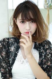 夏のヘアアレンジヴェールウェーブブルージュ似合わせカット