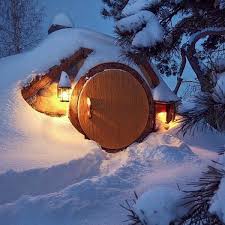 La Maison De Hobbit Maisons Uniques Inspirees Par Le Seigneur Des Anneaux Archzine Fr Maison De Hobbit Maison Hobbit Hobbit