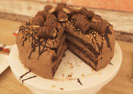 Das rezept ist super einfach nachzubacken und macht sich auf jeder party gut. á Kinder Bueno Torte Zum Selber Machen Video