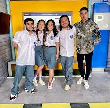 Ia mengawali kariernya di media sosial, yakni di instagram dan juga. Bak Anak Sma Padahal Sudah Beranak Dua Rachel Vennya Semakin Tampil Habis Habisan Setelah Cerai Dari Niko Al Hakim Semua Halaman Stylo