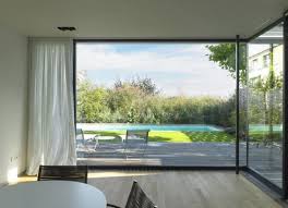 Schickes Wohnambiente 75 Faszinierende Ideen Fur Bodentiefe Fenster Fenster Turen Zenideen Bodentiefe Fenster Fenster Und Turen Moderne Fenster