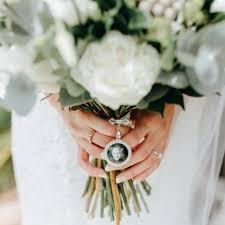 What are wedding bouquets charms. Wedding Bouquet Charms 15 Ways To Personalize Your Bouquet