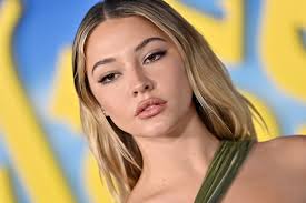 Madelyn Cline On 'Knives Out 2', Returning To 'Outer Banks' & Why She's On  MushroomTok