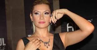 2000'de ilk çalışması senden sonra ben albümünü çıkarmıştır. Tugba Altintop Kimdir Rafet El Roman In Eski Esi Tugba Altintop Kac Yasinda Nereli Takvim