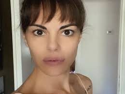 I suoi capelli sono sempre in ordine perché utilizza una parrucca. Bianca Guaccero Parrucca Perche La Indossa Spiega Tutto Poi L Appello