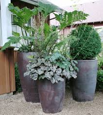 Grosse Pflanzkubel Lassen Den Garten Grossartig Erscheinen Garden Planning Perennial Garden Plans Container Plants