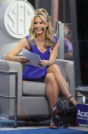 Laura Rutledge's Feet << wikiFeet