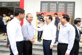 Ông vương đình huệ sinh ngày 15/3/1957, quê nghệ an, là giáo sư, tiến sĩ kinh tế. Chá»§ Tá»‹ch Quá»'c Há»™i VÆ°Æ¡ng Ä'inh Huá»‡ Kiá»ƒm Tra Cong Tac Chuáº©n Bá»‹ Báº§u Cá»­ Táº¡i Quáº£ng Ninh